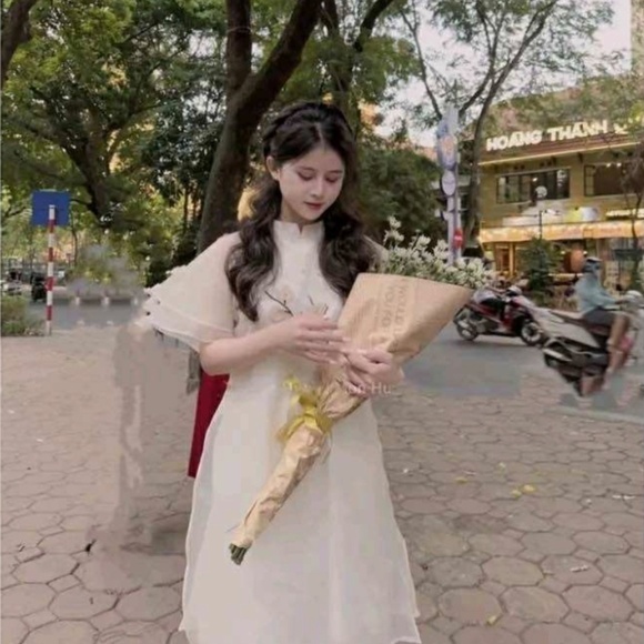 Ao Dai Viet Nam dress Tet holiday occasionally creamy white color size Xs to S - Picture 2 of 5